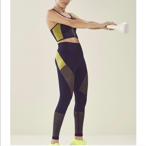 *sold*Rare Demi Lovato Fabletics Leggings - Picture 9 of 9